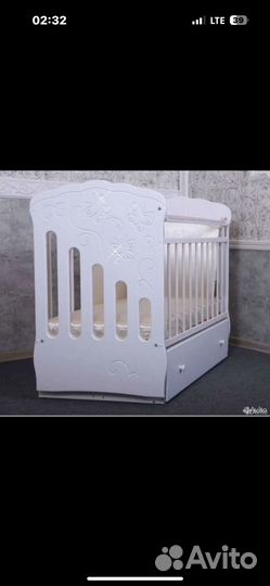 Детская кроватка с маятником и ящиком