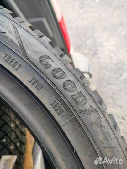 Goodyear UltraGrip Arctic 2 275/40 R19 105T