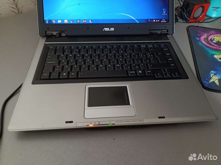 Asus: 15,5, AMD Thurion x2, Nvidia, 3gb, ssd