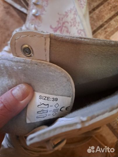 Коньки фигурные 39 размер