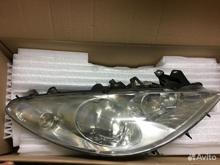 Фара передняя peugeot 307