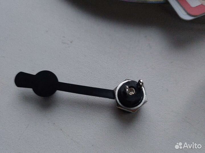 Разъем питания в панель