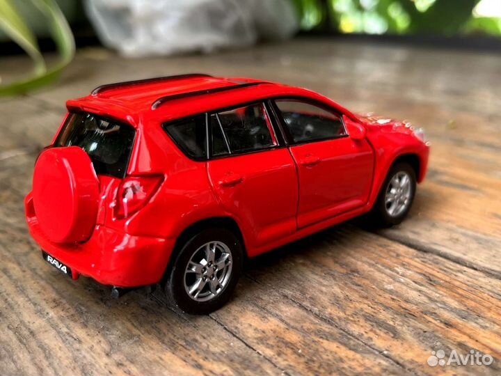 Welly масштаб 1:34 Toyota RaV4