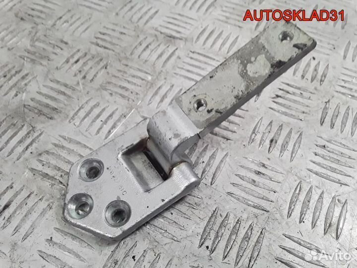 Петля двери багажника Volkswagen Caddy 2K0827151C