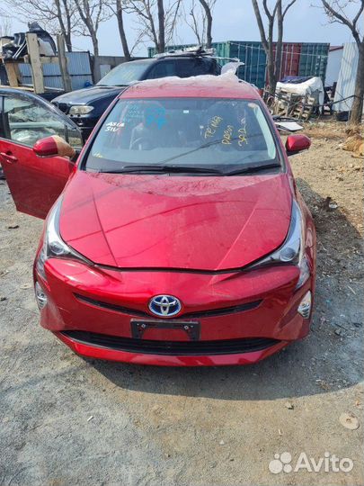 Полотно зеркала правое Toyota Prius ZVW55 2ZR-FXE