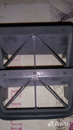 Решетка вентиляции багажника