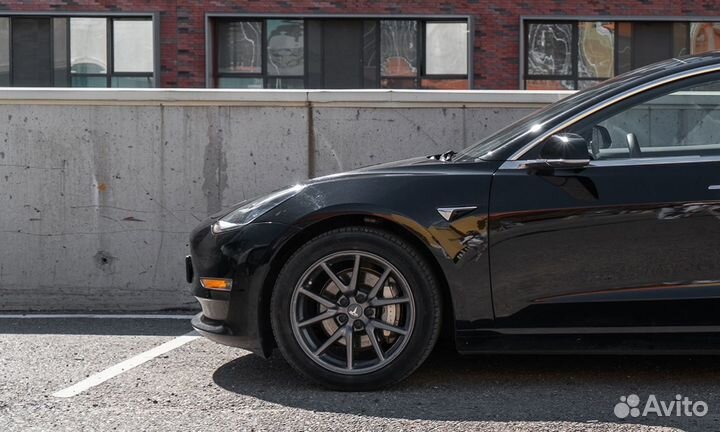 Аренда Tesla Model 3 от одной минуты в Москве