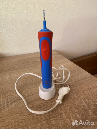 Зубная щетка Oral-B braun