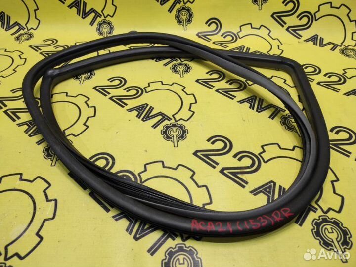 Уплотнитель проема двери задний правый Toyota Rav4