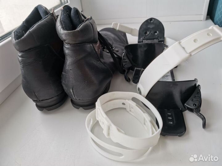 Лыжные ботинки 41 размер с креплениями для лыж