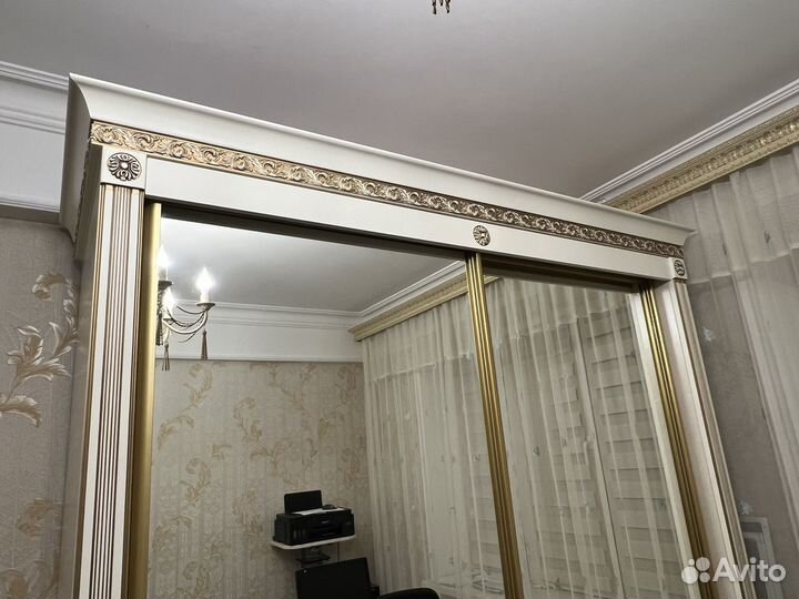 Шкаф купе с зеркалом