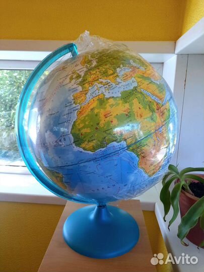 Глобус Земли физический