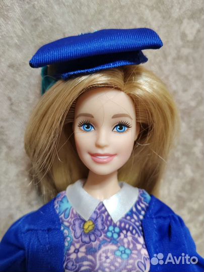 Барби Выпускница и Дейзи