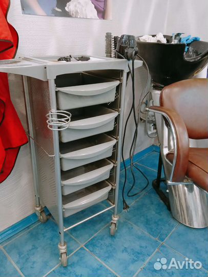 Тележка парикмахерская