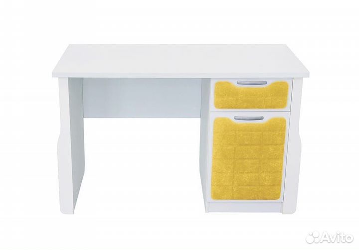 Стол в детскую комнату