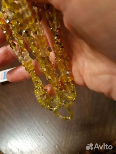 Бусы блестящие 2 нитки разной длины без застежки