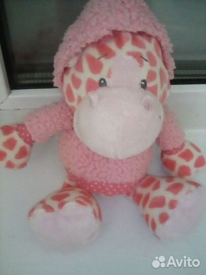 Жираф в розовой шубке