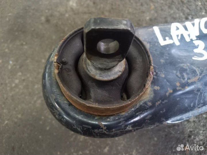 Рычаг продольный задний правый Mitsubishi Lancer