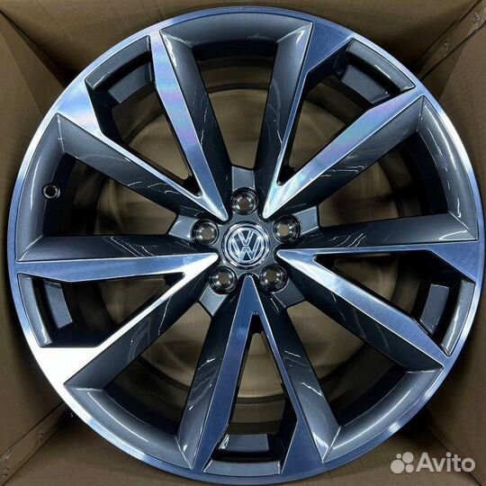 Диски на Audi Ауди Q7 4M R21