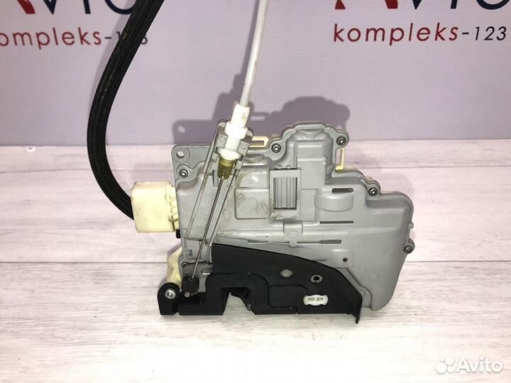 Замок двери передний правый Audi Q7 4L BHK 2008