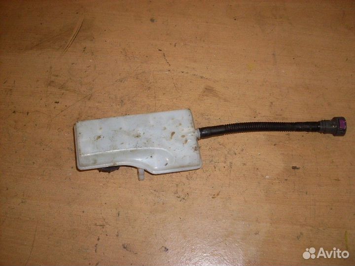 Бачок главного тормозного цилиндра (Ford Kuga)