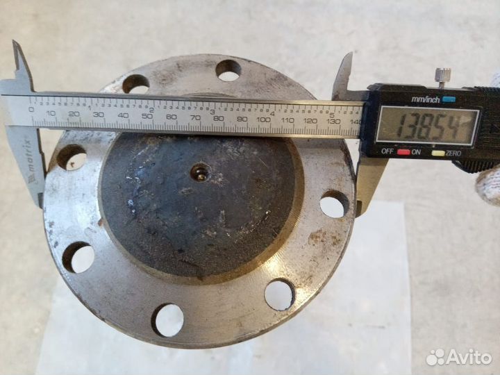 Полуось 800 мм, 8 отверстий под болты, на фронталь