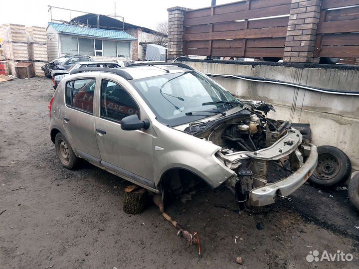 Разбираю renault sandero 2010г