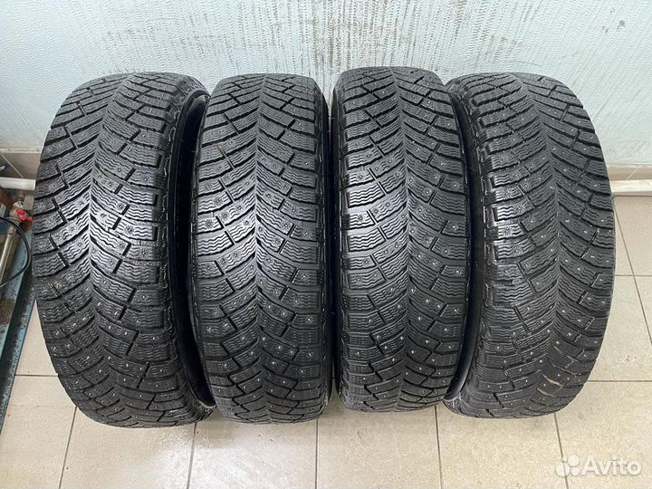 Michelin X-Ice North 4 215/65 R17