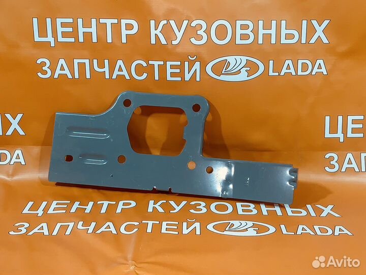 Панель рамки радиатора левая Vesta