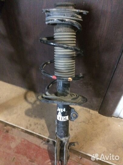 Передняя левая стойка амортизатора Nissan Juke