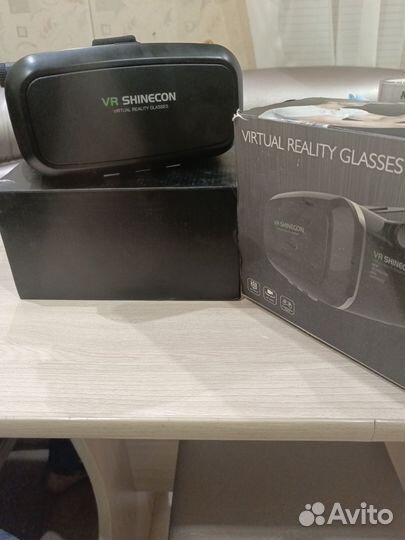 Virtual reality glasses