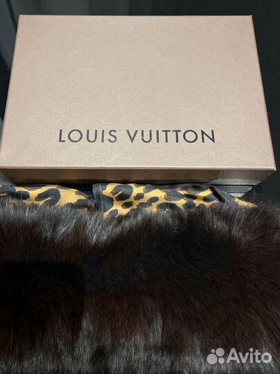 Меховой воротник Louis Vuitton