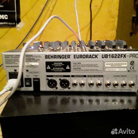 Микшерный пульт Behringer