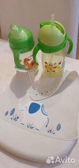 Поильник и нагрудник