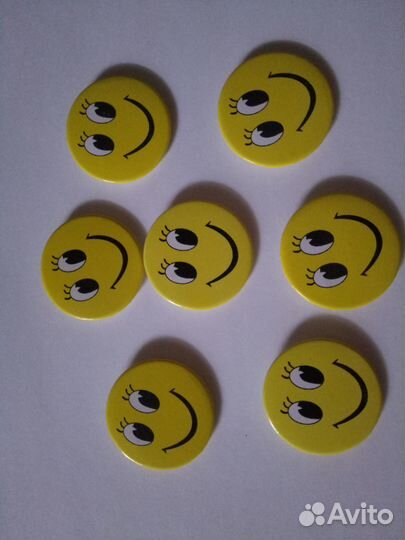 Продаю Смайлики - значки