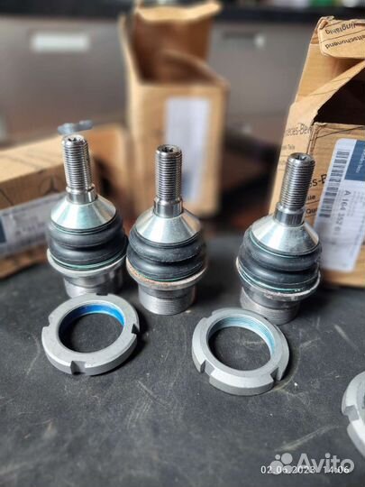 A1643520327 Шаровые опоры задние