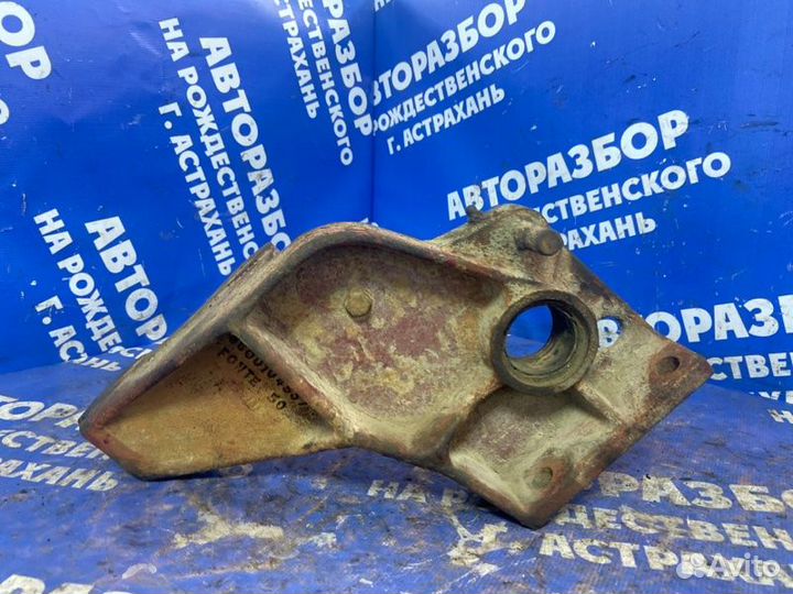 Кронштейн энергоаккумулятора. Renault Magnum