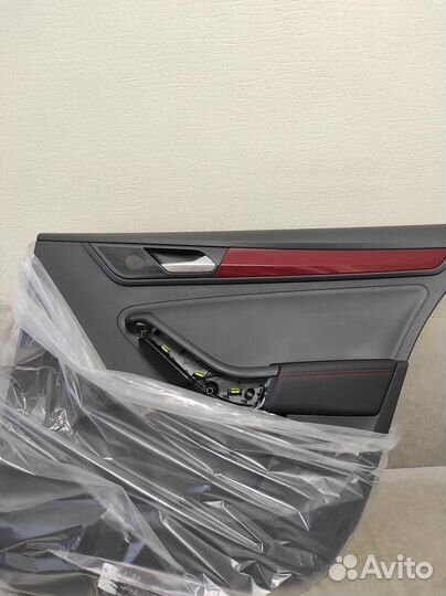 Дверная карта(обшивка)правая, задняя поло лифтбек