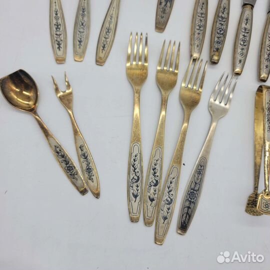 Серебряные столовые приборы