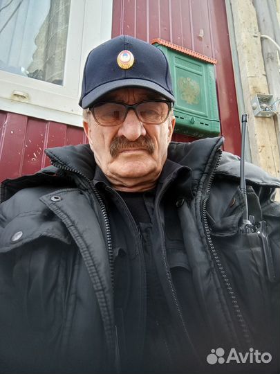 Охранником