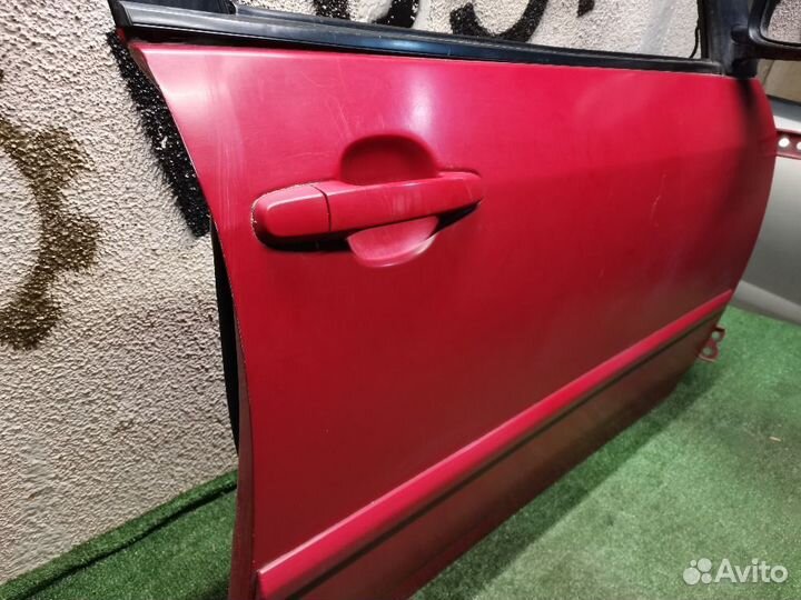 Дверь передняя правая toyota corolla e 120