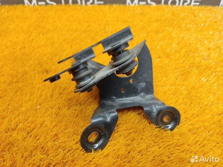 Кронштейн блока abs Volkswagen Passat B7 caxa 2011