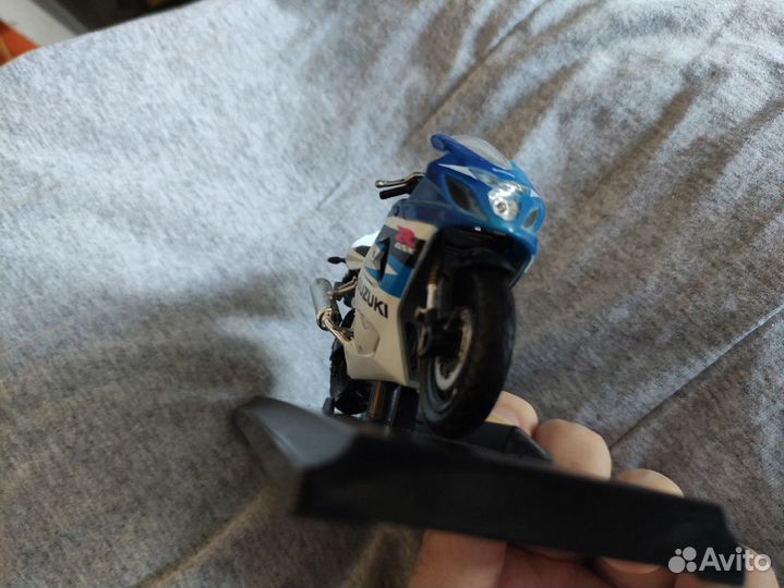 Модель мотоцикла Suzuki GSX-R750