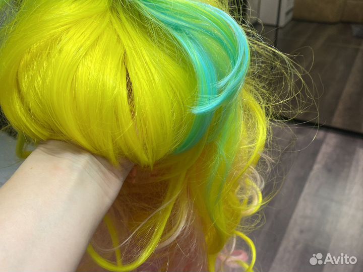 Парик цветной