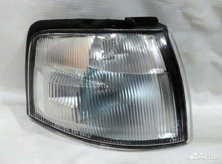 Поворотник правый мазда демио 96-99