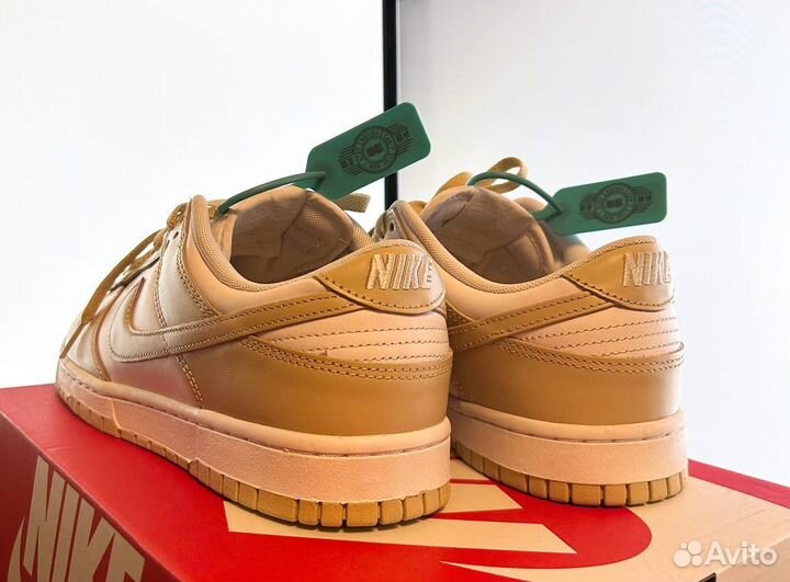 Nike dunk Low team gold