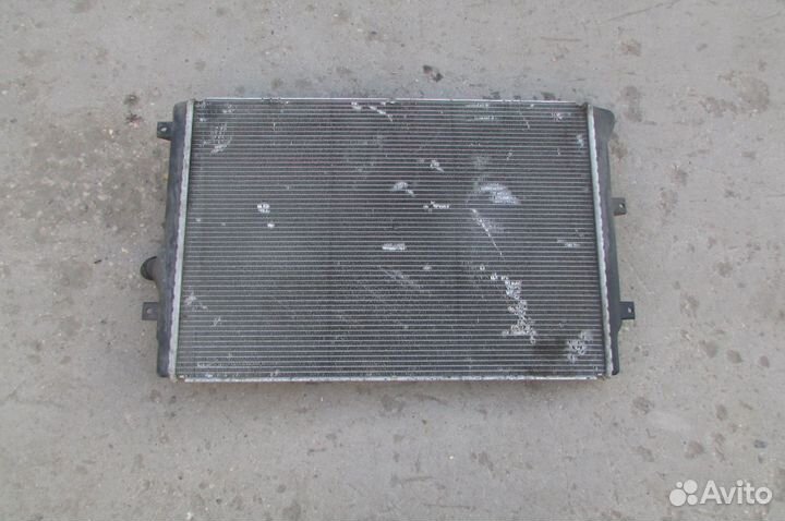 Радиатор охлаждения Volkswagen Passat B6 2.0 TDI