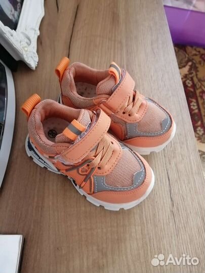 Кроссовки для девочки