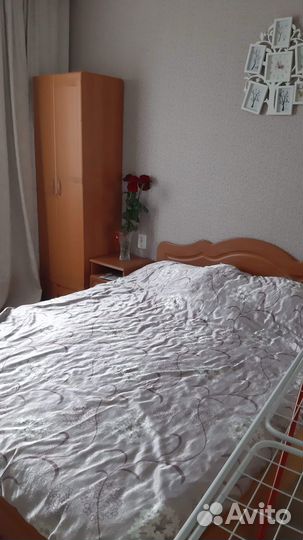 Кровать с матрасом б/у 160*200 и 2мя тумбами