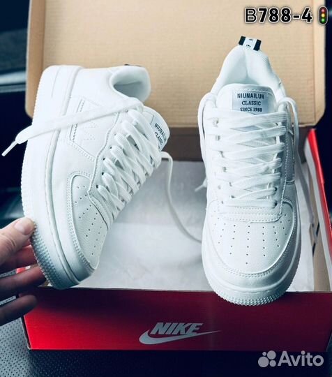 Кроссовки женские